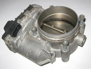 Lancia Thesis 3.0 V6 Benziner Drosselklappe