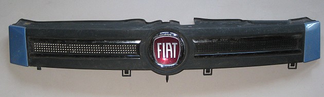 Fiat Panda Kühlergrill mit Firmenlogo - Emblem Fiat Nr.: 735353899 Fiat Panda Kühlergrill mit Firmenlogo - Emblem Fiat Nr.: 735353899