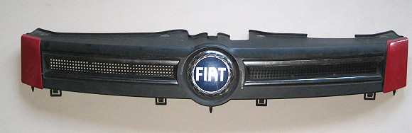 Fiat Panda Kühlergrill mit Firmenlogo - Emblem Fiat Nr.: 735353899