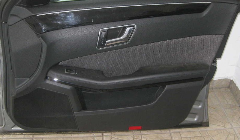 Mercedes Benz Türverkleidung vorne rechts